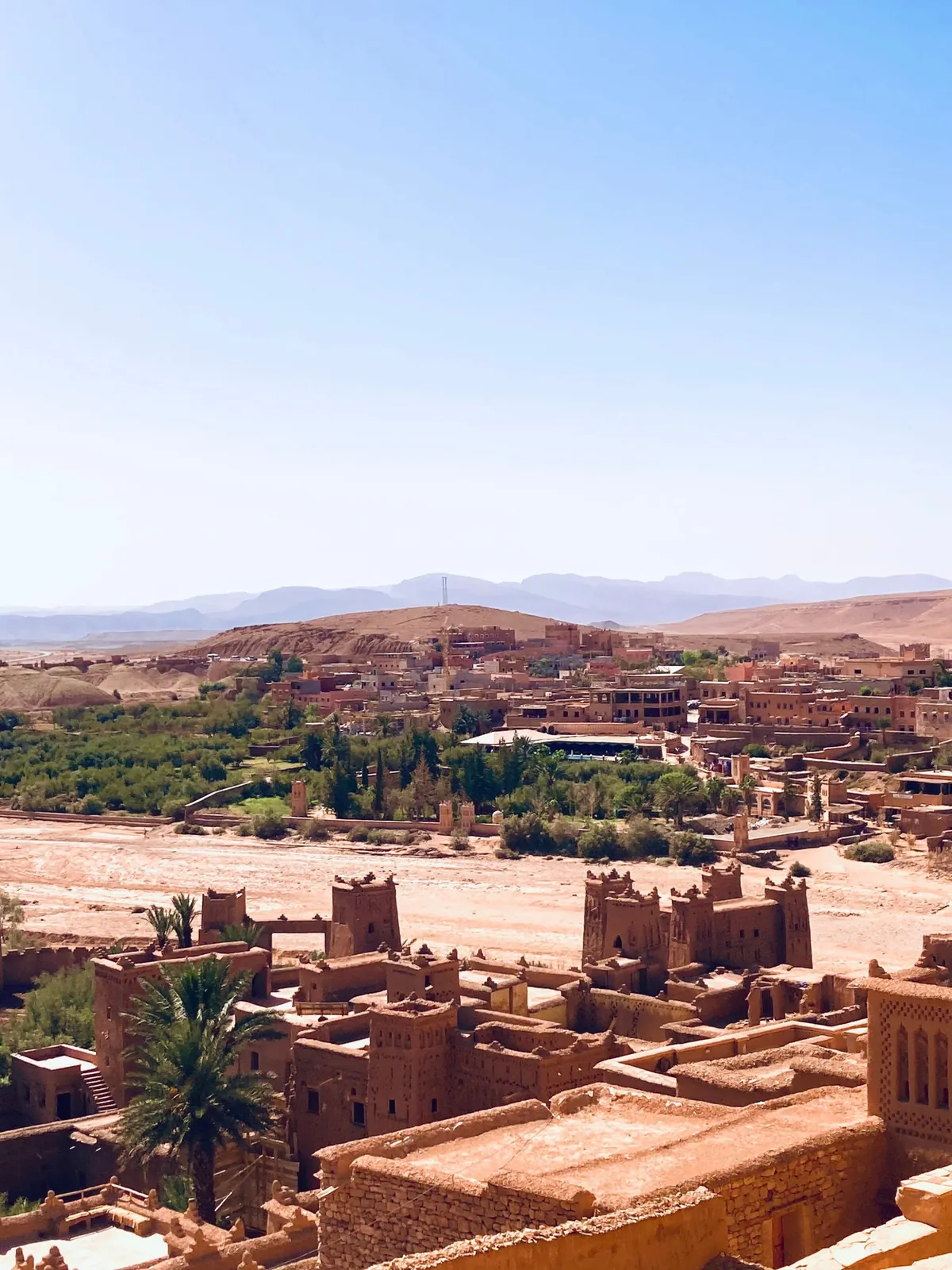 Ksar de Ait Ben Haddou con vistas al valle que lo rodea
